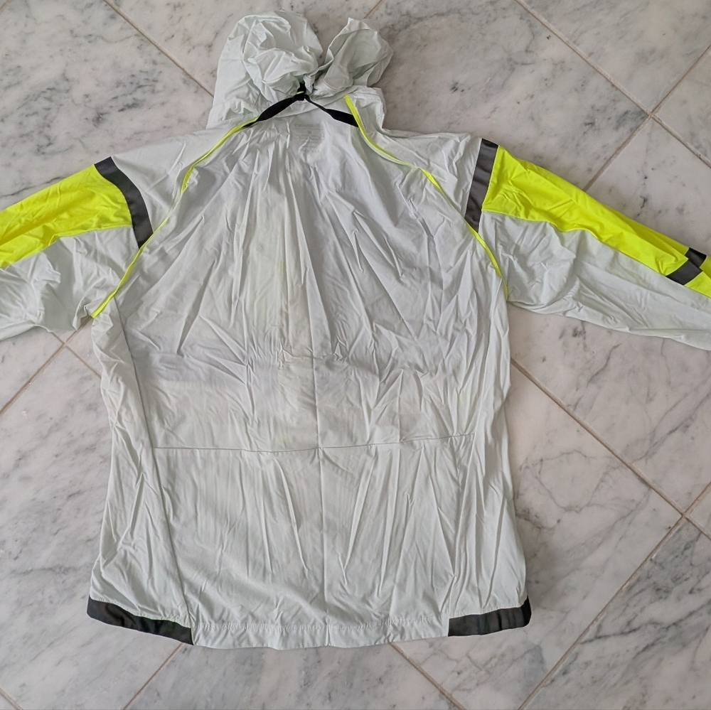 Brooks Run Visible Women’s Carbonite Jacket - Picture 7 of 7